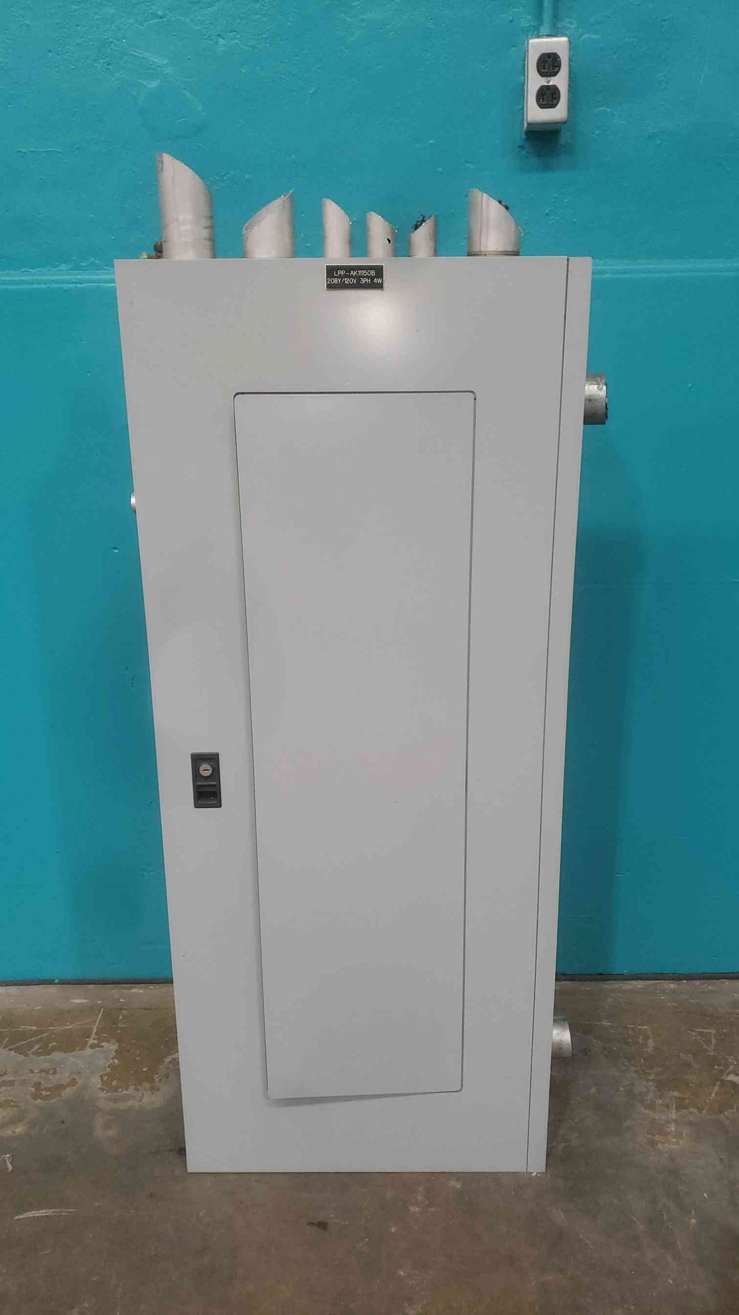 Eaton PRL1A 3 Phase Panelboard 225A EZB2048R 40x 20A 1P 1x 30A 2P Breaker Panel
