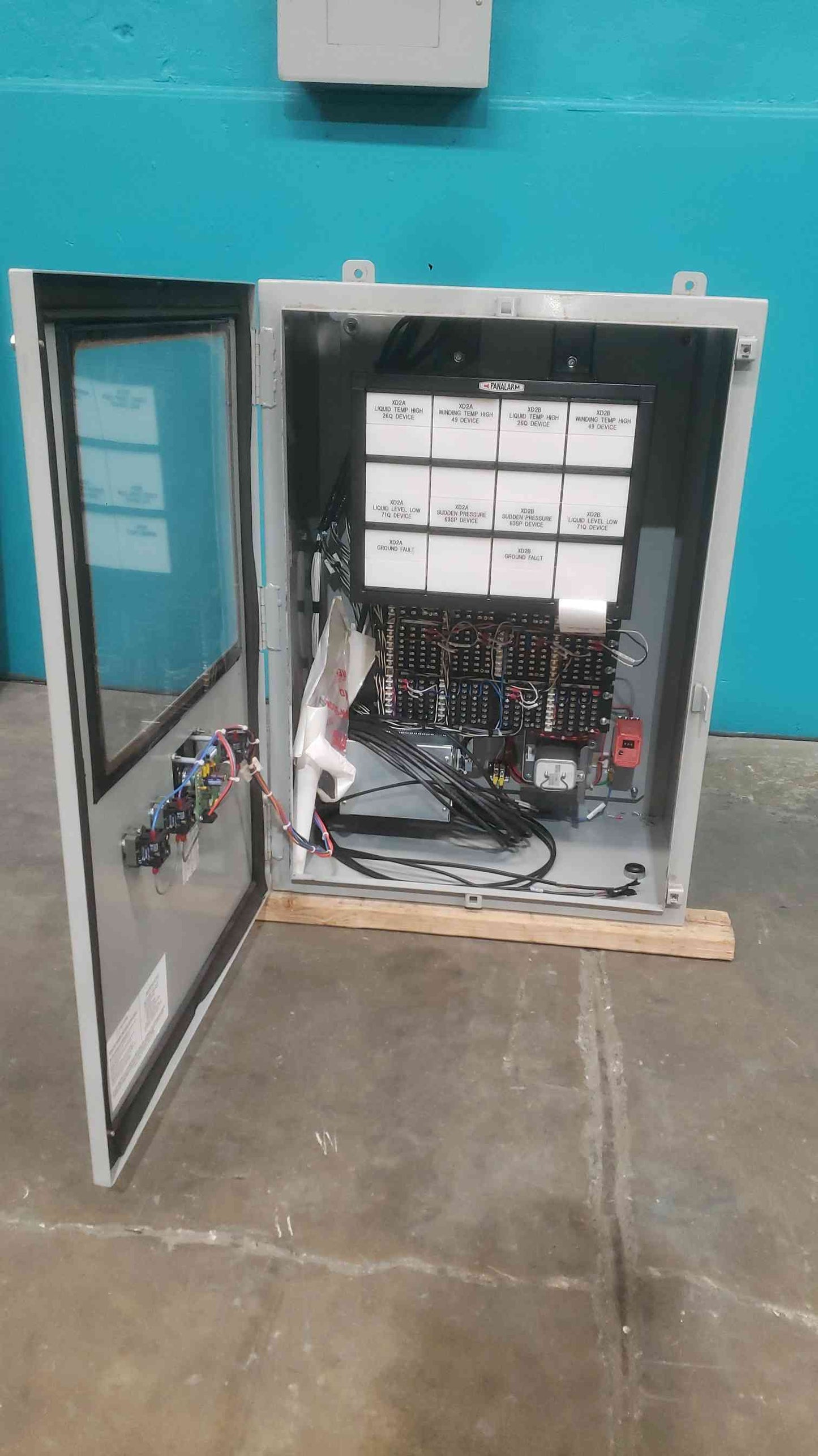 Ametek Panalarm 94CAS34 Series 90 Annunciator Control Panel 120V Signal Unit Box