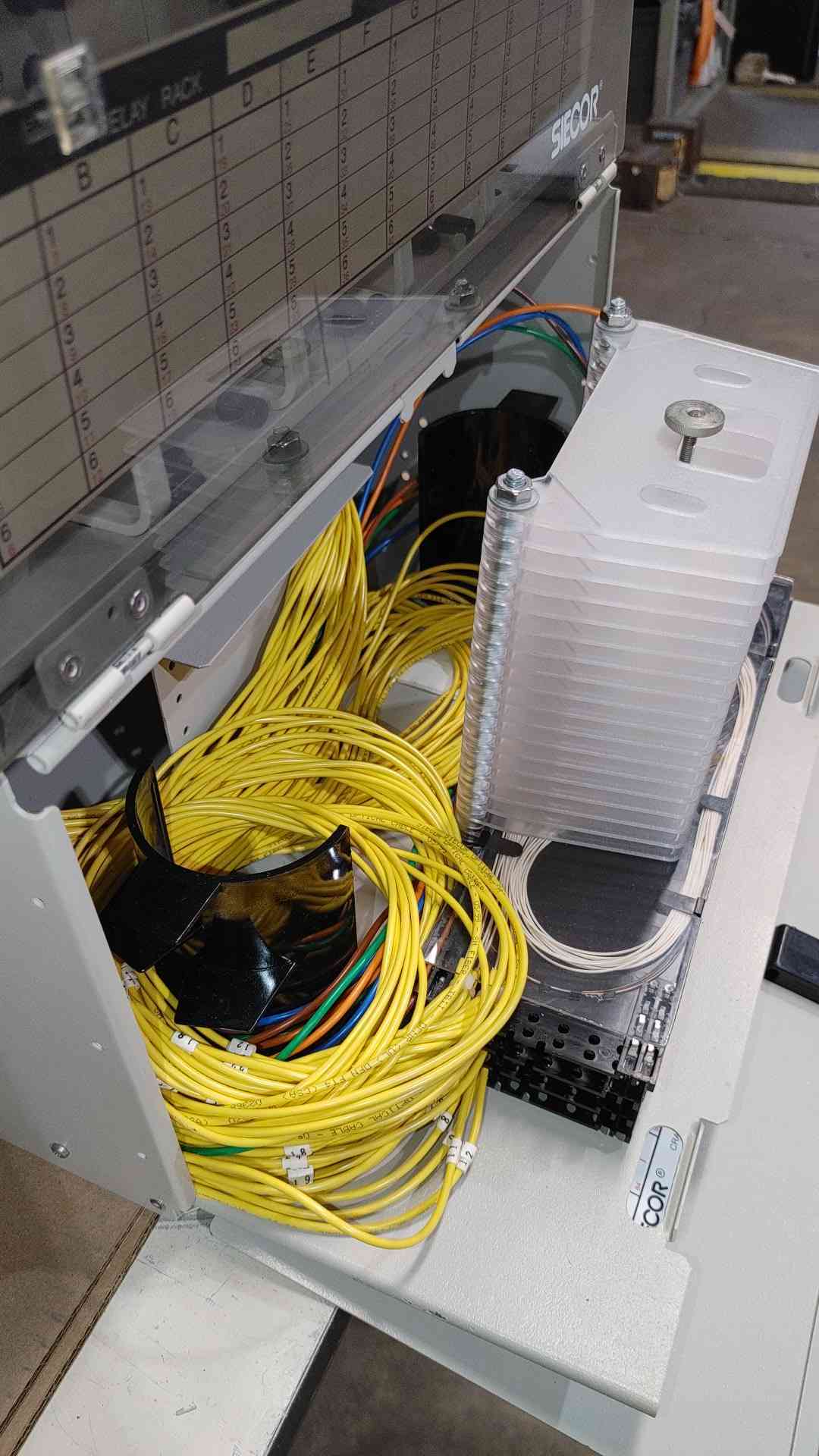 Siecor Corning Fiber Distribution Enclosure Patch Panel with Splice Tray Stack