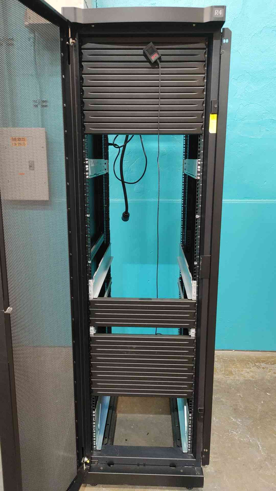 APC NetShelter SX 42U Server Rack Enclosure IT Cabinet 19" Black AR2101BLKX369