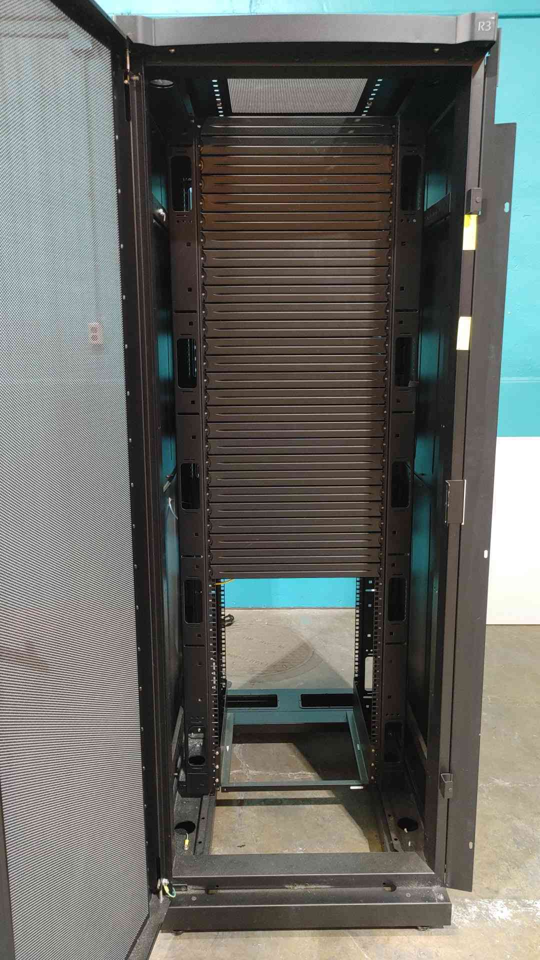 APC NetShelter SX 42U Server Rack Enclosure IT Cabinet 19" Black AR2311BLKX370