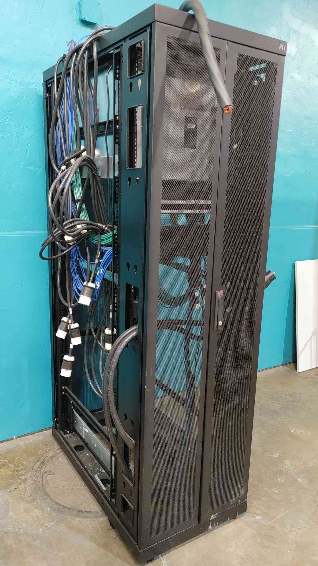 APC NetShelter VX 42U Rack w/ 29kVA Power Distribution Unit PDU 0G-PDRDP-F-13-X