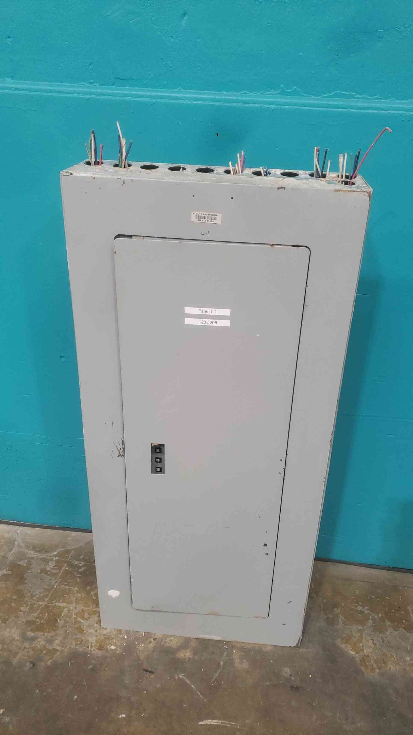 Siemens P1 3 Phase Panelboard 208Y/120V 200A Main P1C42QJ200ABS w/ 42x 20A Breakers