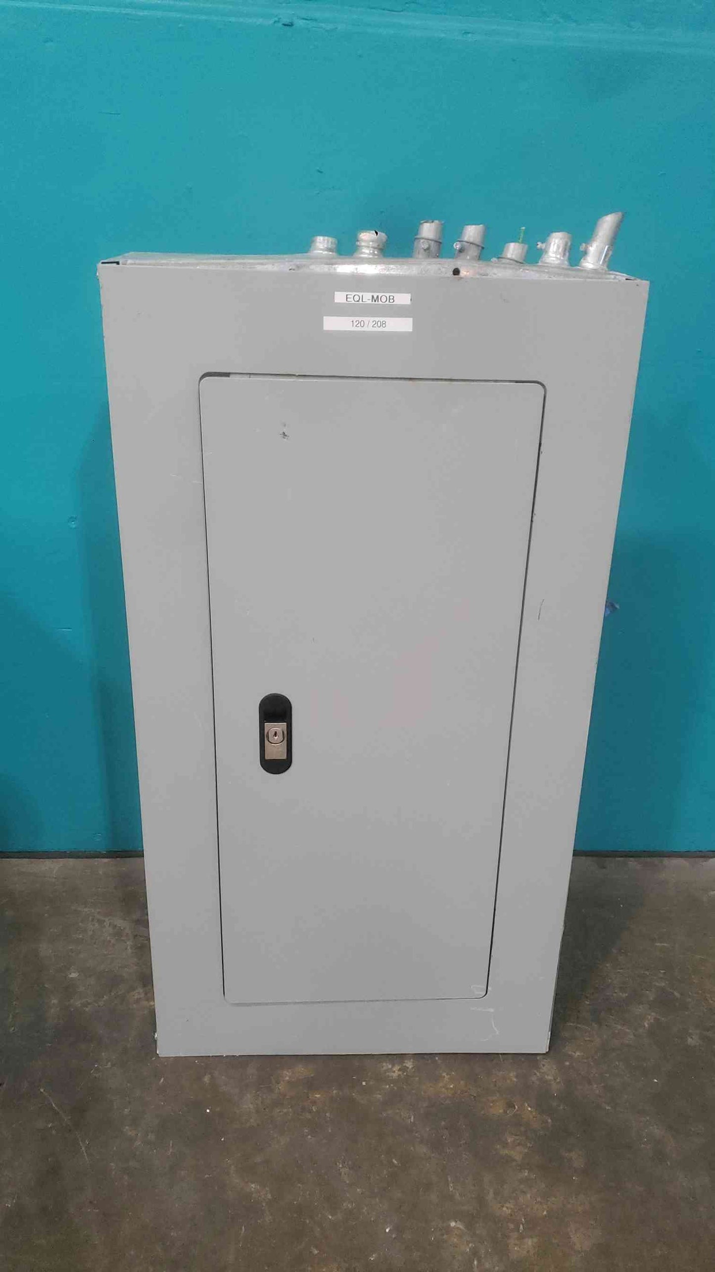 Siemens 250A 208Y/120 3PH 4W 100A Main P1C30BL100ATST 24x 20A Breakers