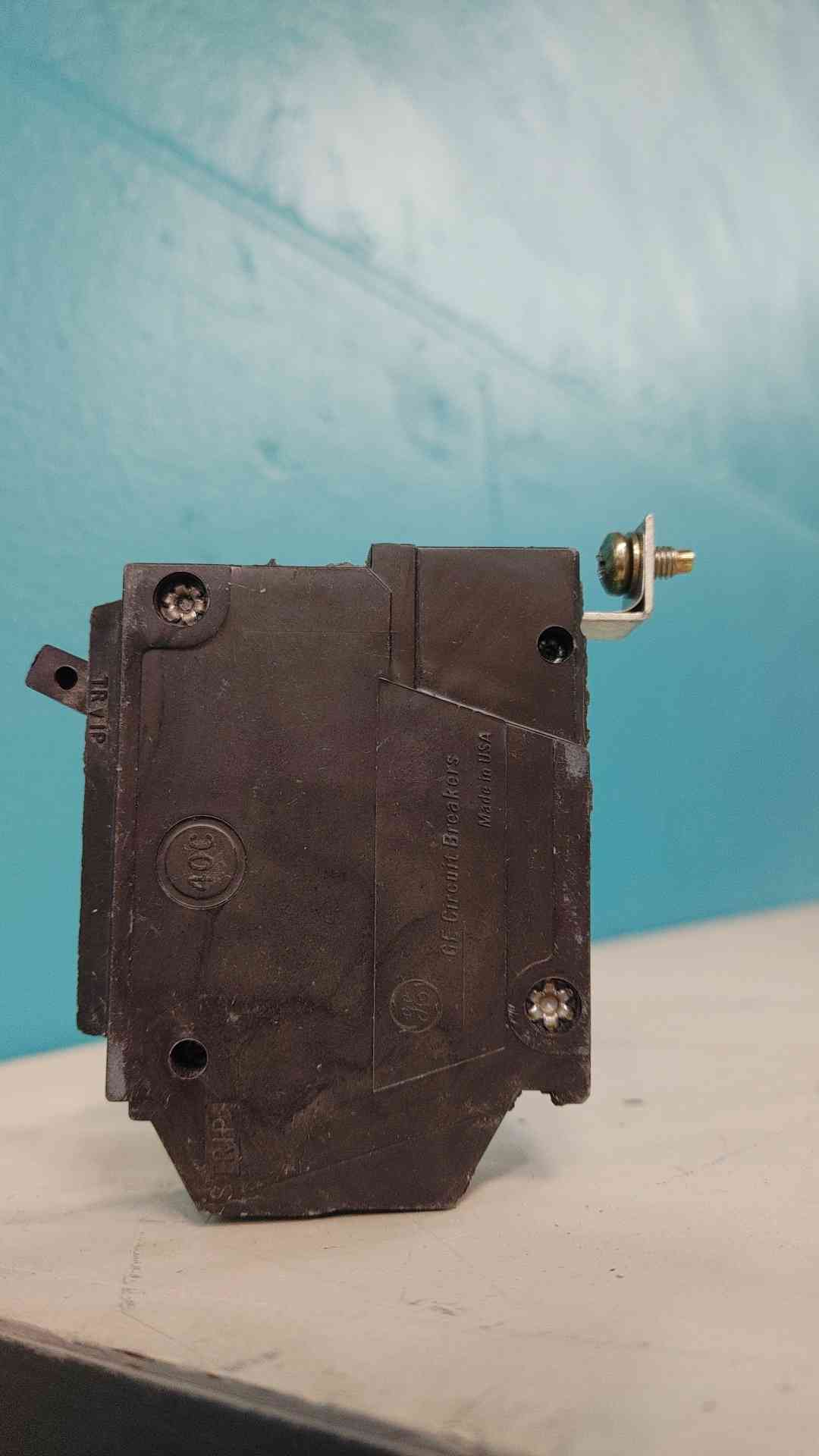 GE THQB1120 20A 1 Pole 120/240V Bolt-On Commercial Circuit Breaker THQB 20
