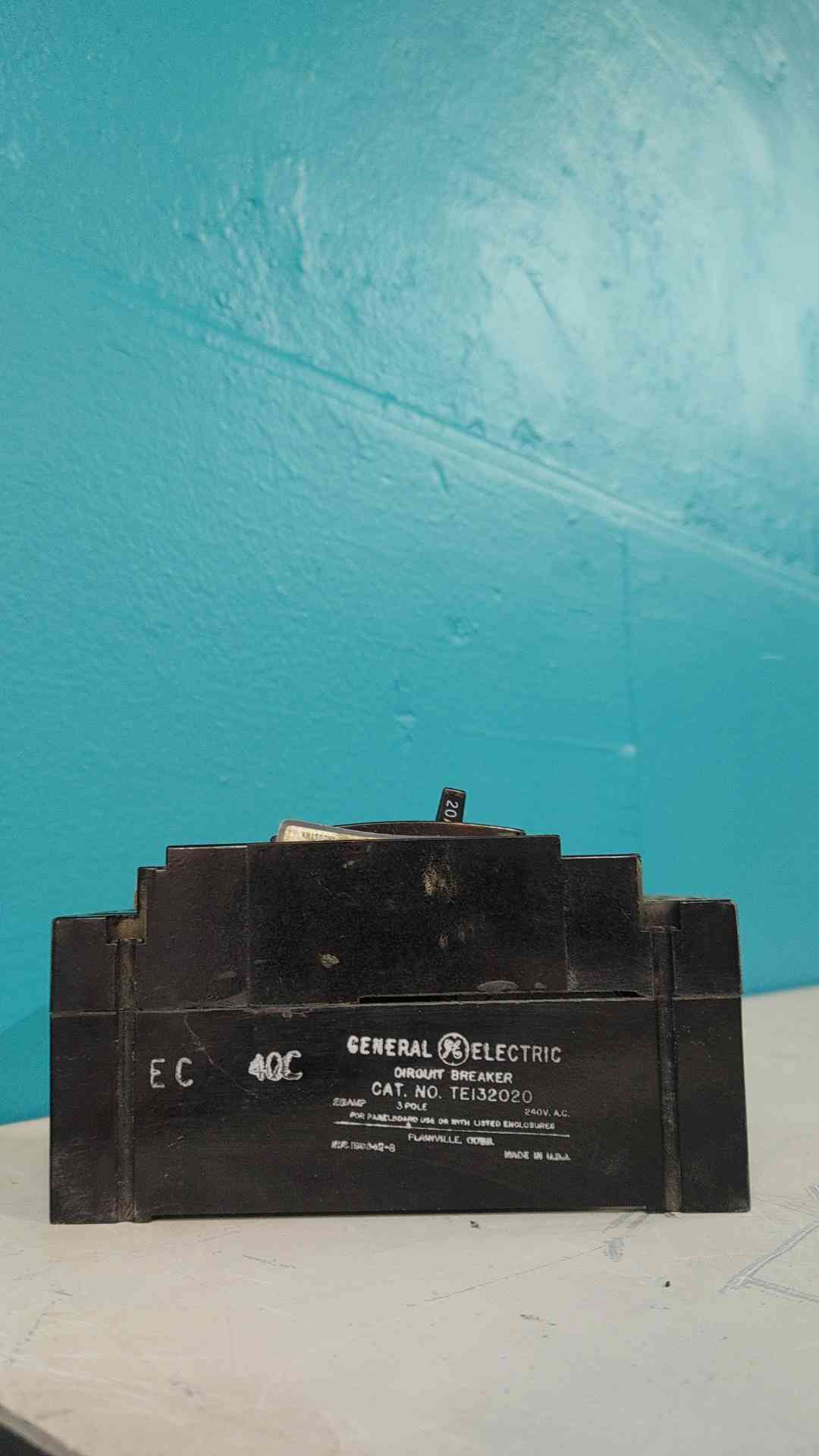 GE TE13100 100 Amp 3 Pole Circuit Breaker TE Frame TE3100 100A 240V General Elec