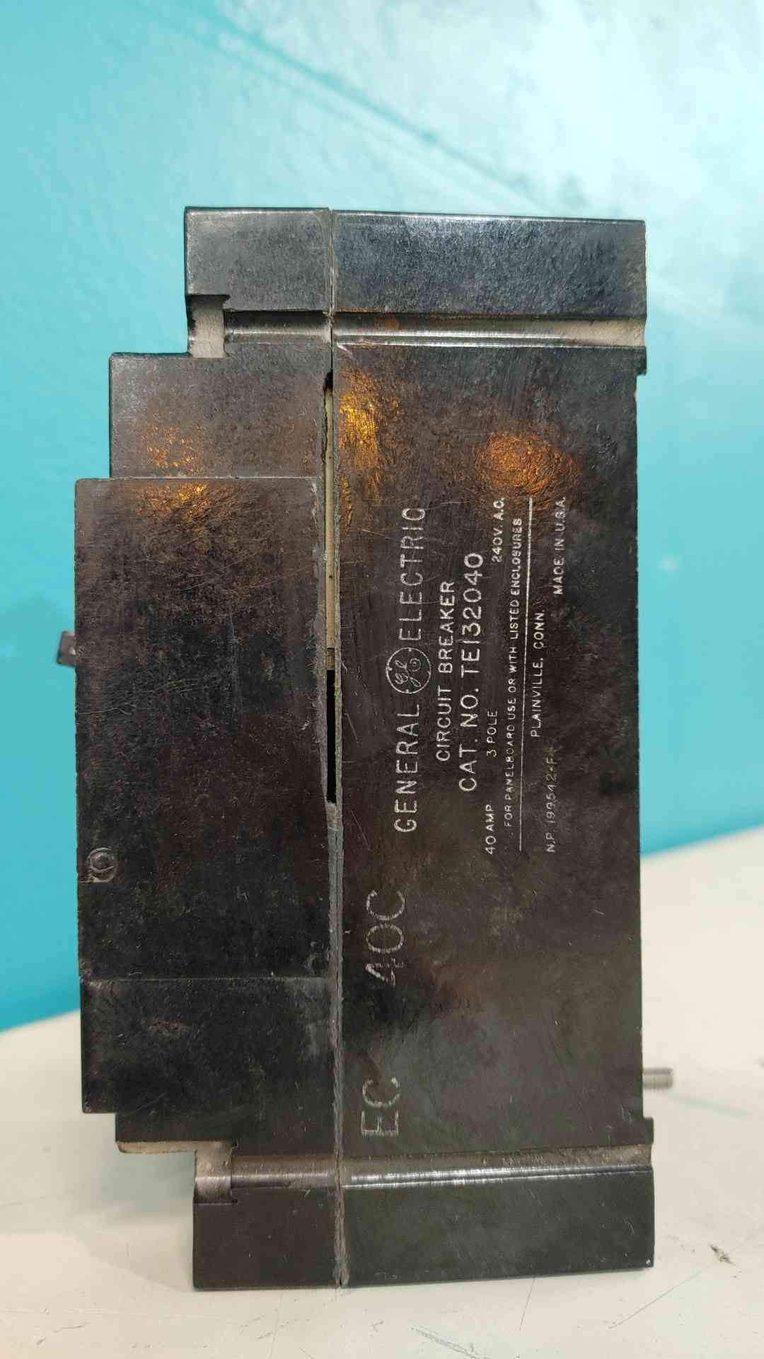 GE TE132040 40A 3 Pole 240V Industrial Molded Case Circuit Breaker Type TE 40
