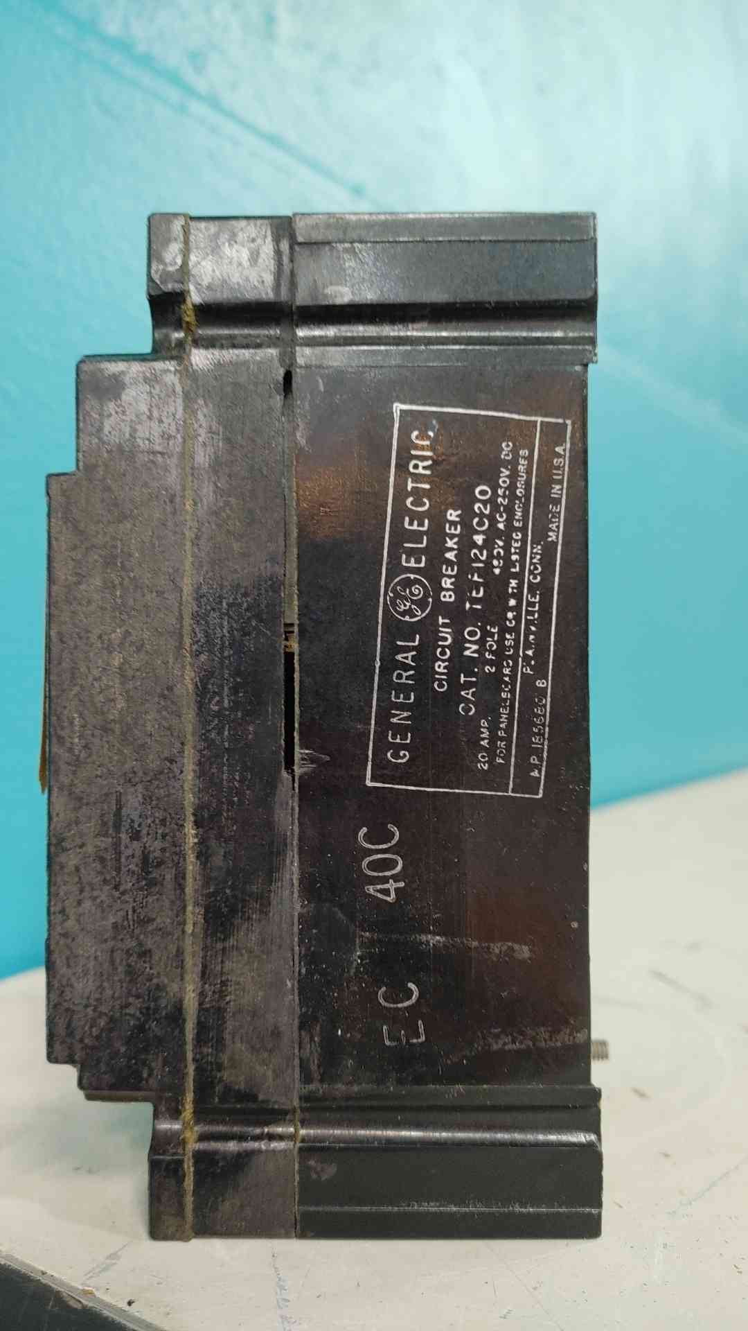 General Electric Circuit Breaker 20Amp/250v 2 Pole(Sku:114237)