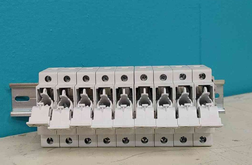 Eaton Bussmann CHM1DU Modular Fuse Holder, 1-Pole, 30A, 600/690V Bank Of 9 (Sku:114335)