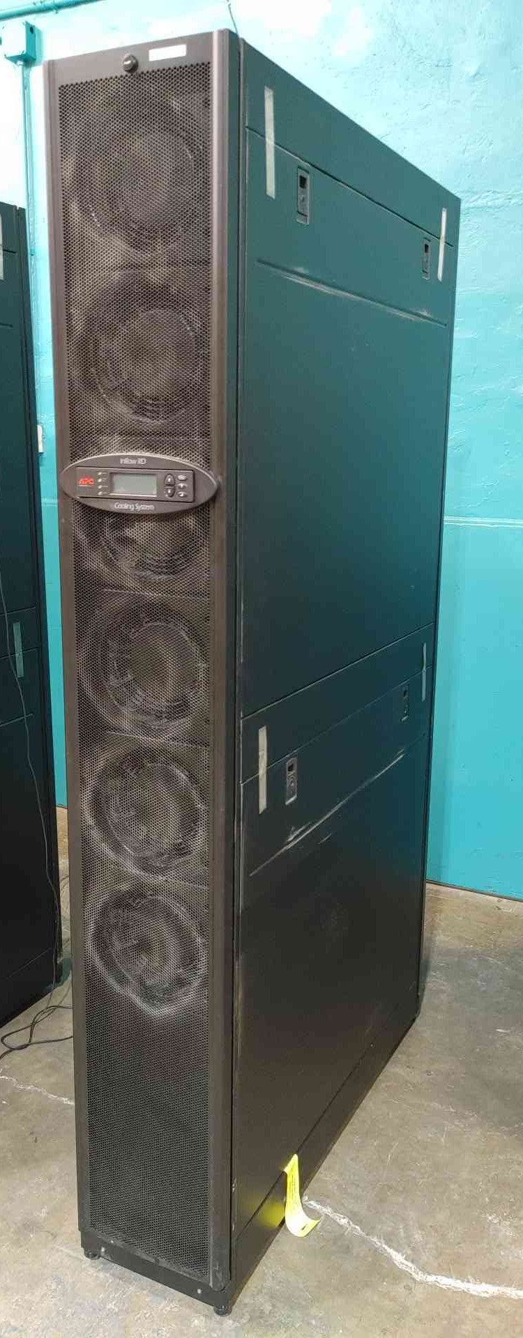 APC InRow RD ACRD200 300mm Direct Expansion Cooling Unit 208-240V Data Center