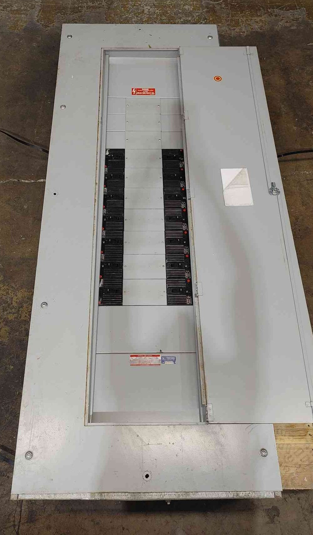 GE CCB 600A 240V 3PH Panelboard Enclosure 14x TED 50A 3-Pole Circuit Breakers