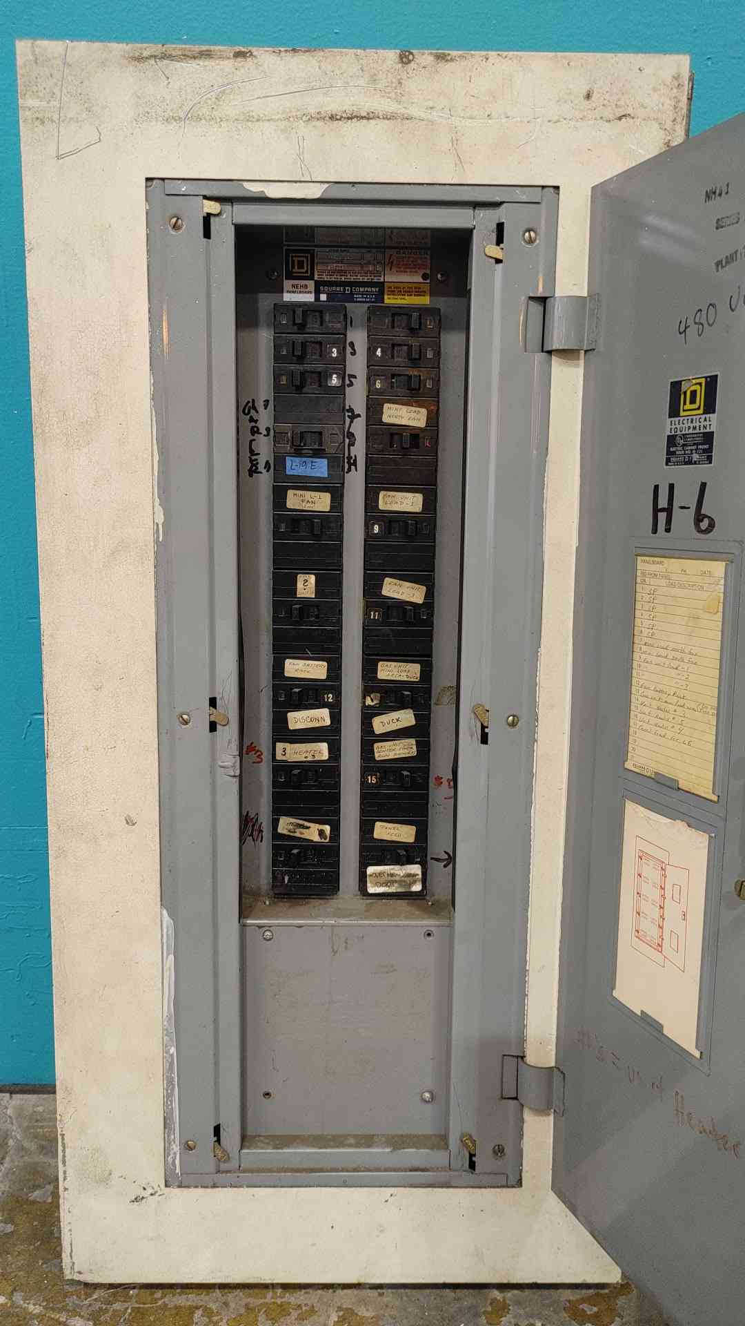 Square D NEHB Panelboard 277/480V 3PH 100A Commercial Panel Interior Loaded
