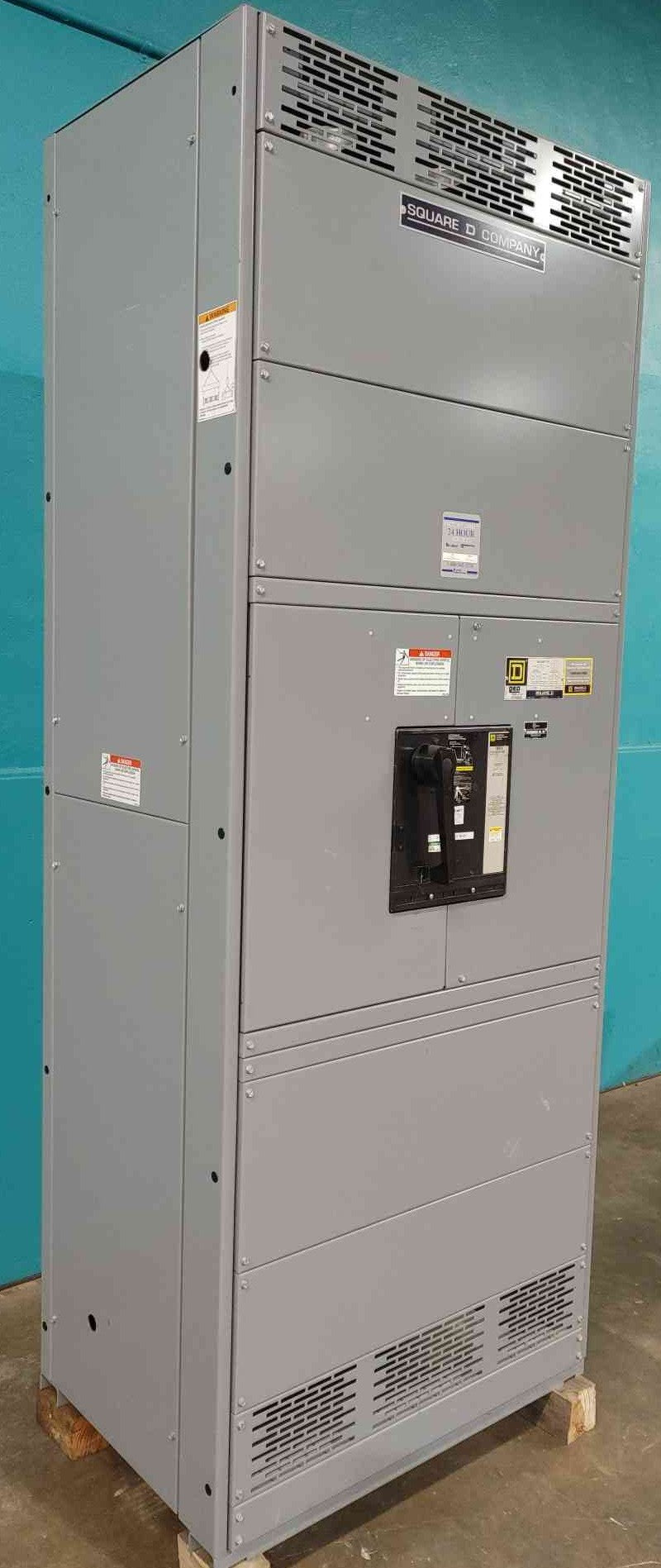 Square D QED-2 Power-Style Switchboard 1600A 500VDC Single Section PAF Breaker