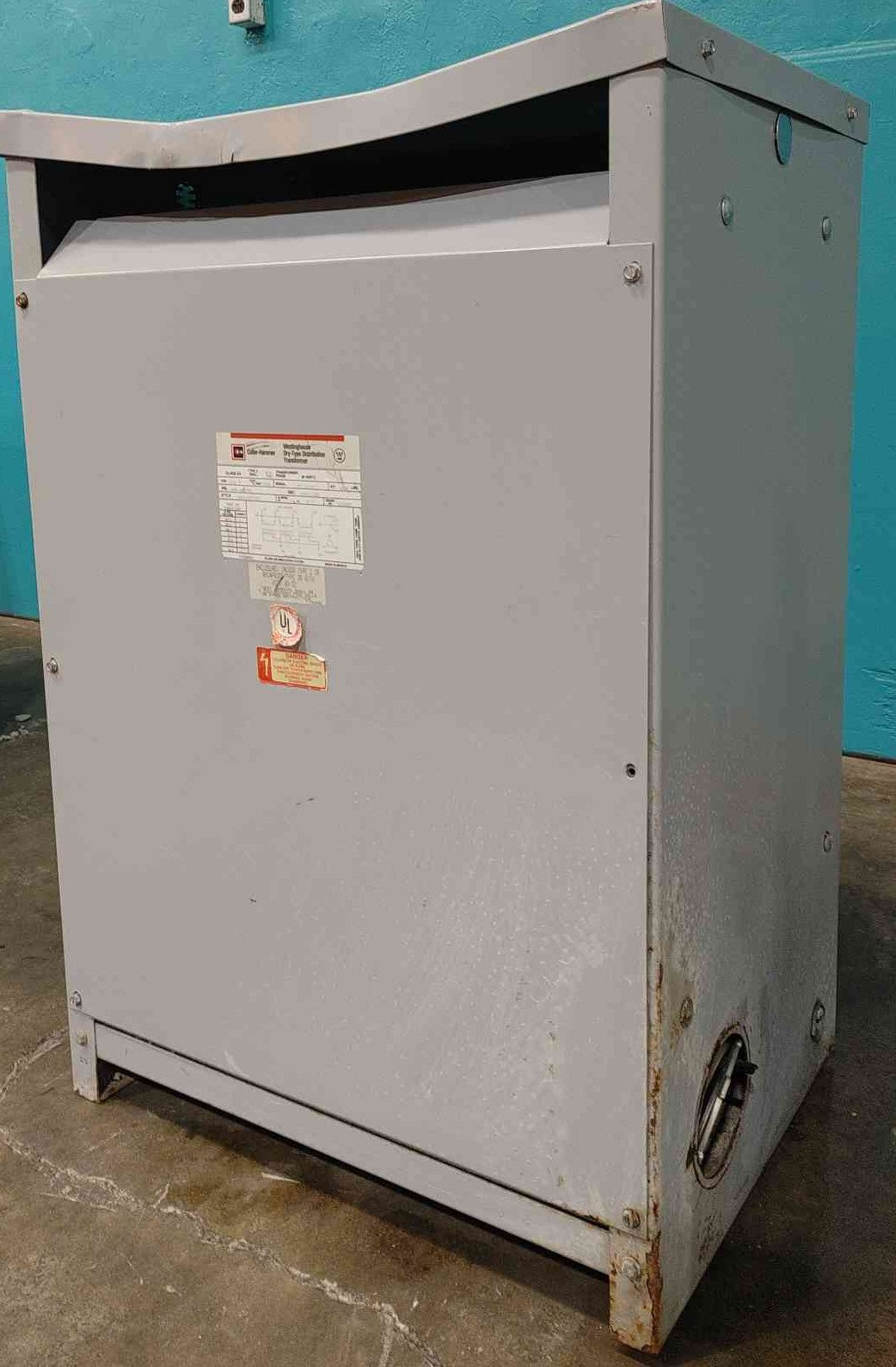 Cutler Hammer 112.5 kVA Transformer 480V to 208Y/120V 3Ph 112.5kVA V48M28T12H