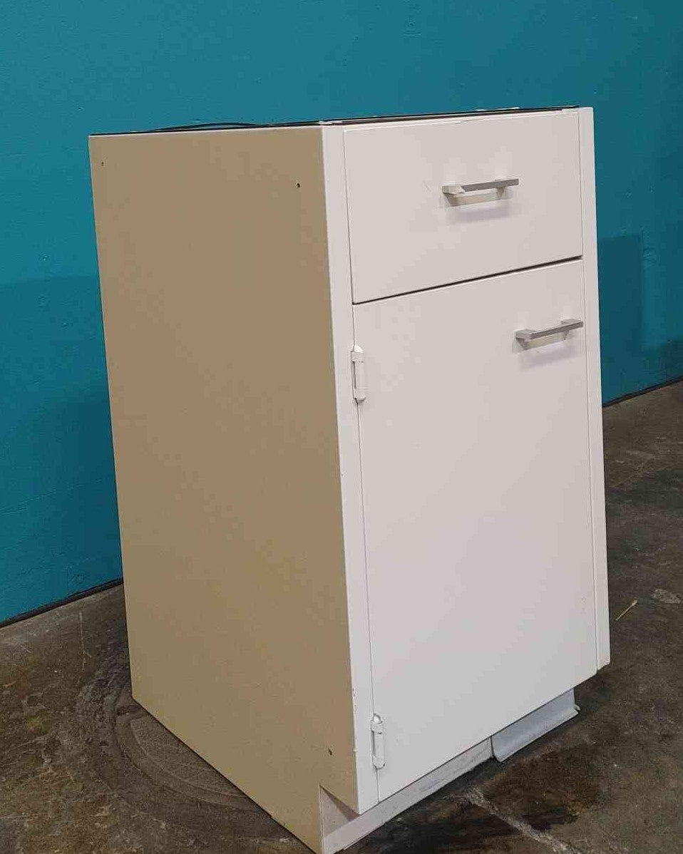 18" St. Charles 2 Door Cabinet (Sku:115122)
