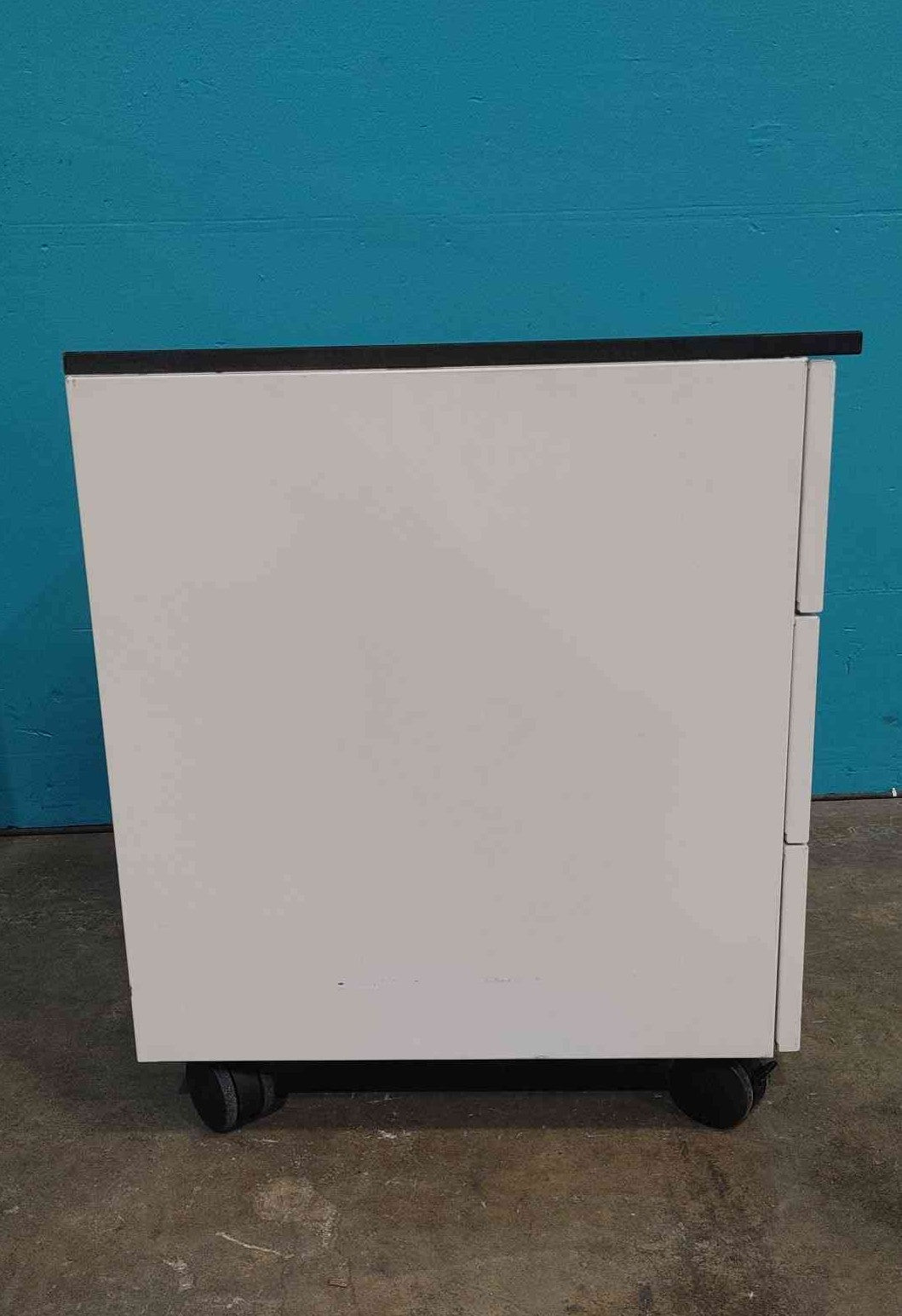 26" 3 Drawer Lab Cabinet On Wheels (Sku 115131)
