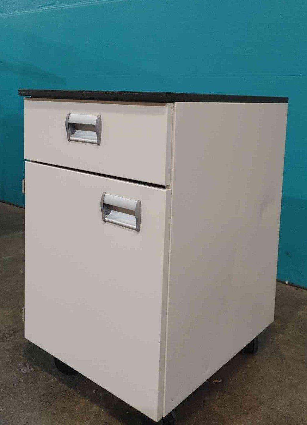 22" Rolling Lab Cabinet W/Shelf 2 Drawers (Sku:115134)