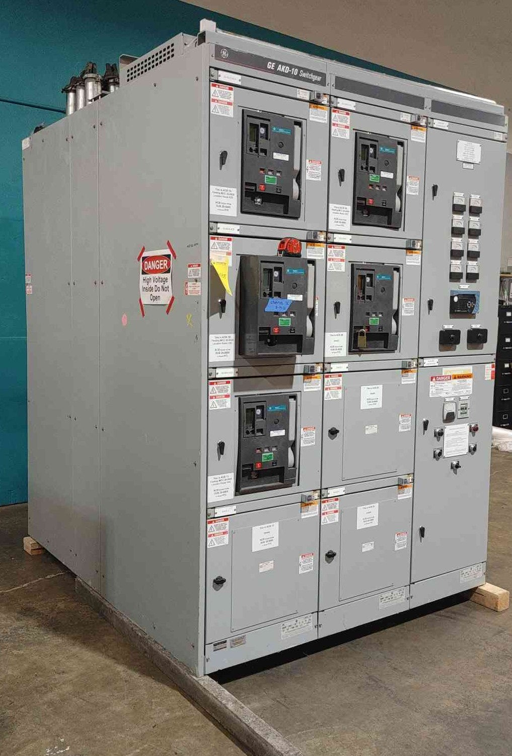 GE AKD-10 Switchgear Lineup 4000A 480V 3P3W 85kA WavePro Drawout Breakers AKD10