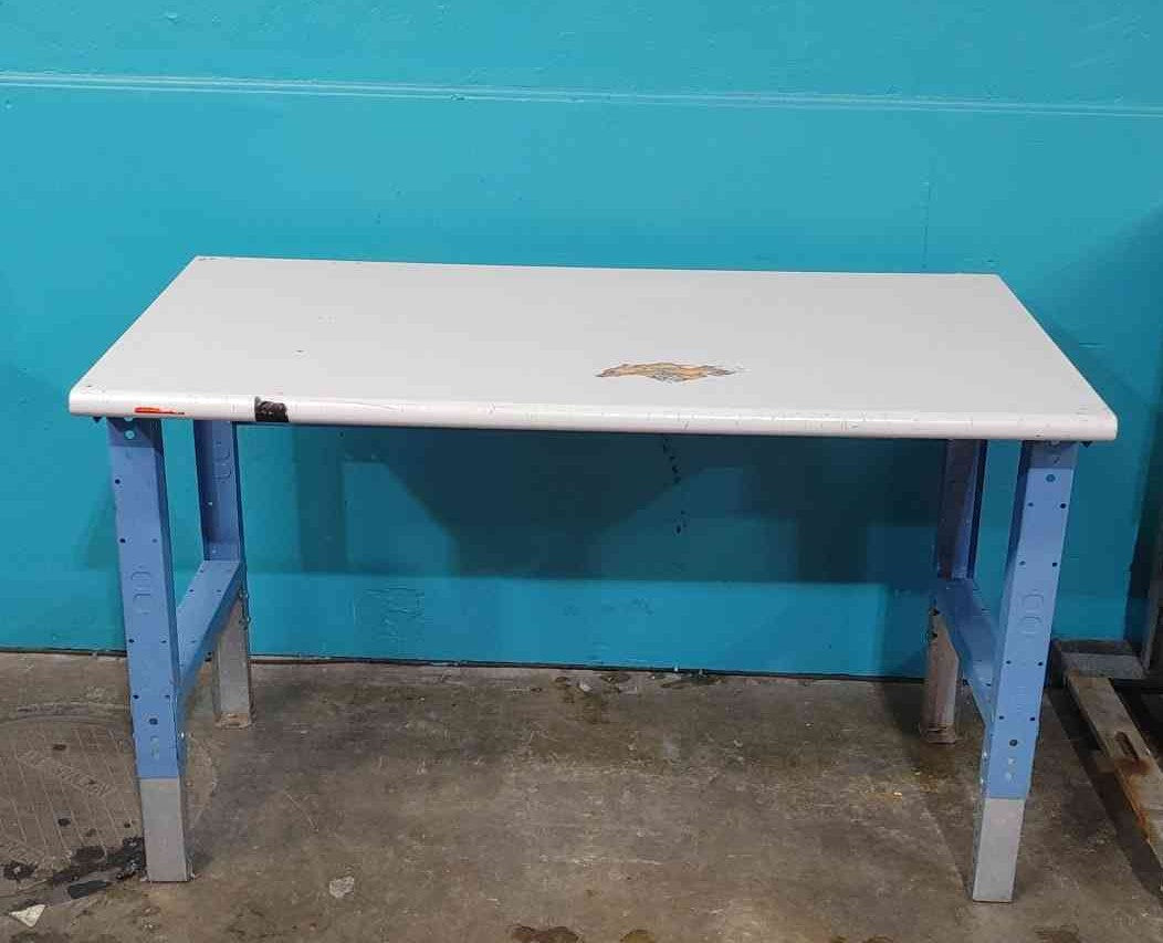 60" White And Blue Table (Sku 115182)