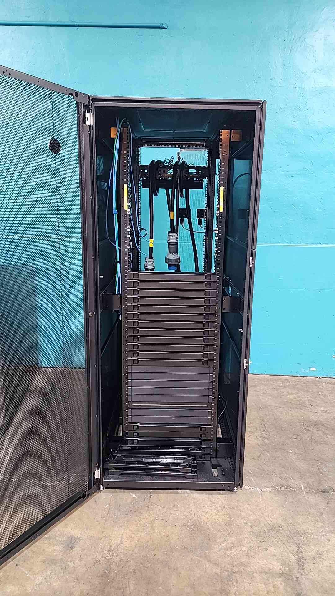Hp Fully-Enclosed Server Rack ASSY, RACK 842 1200MM Shock, INTLGENT (SKU: 115288)