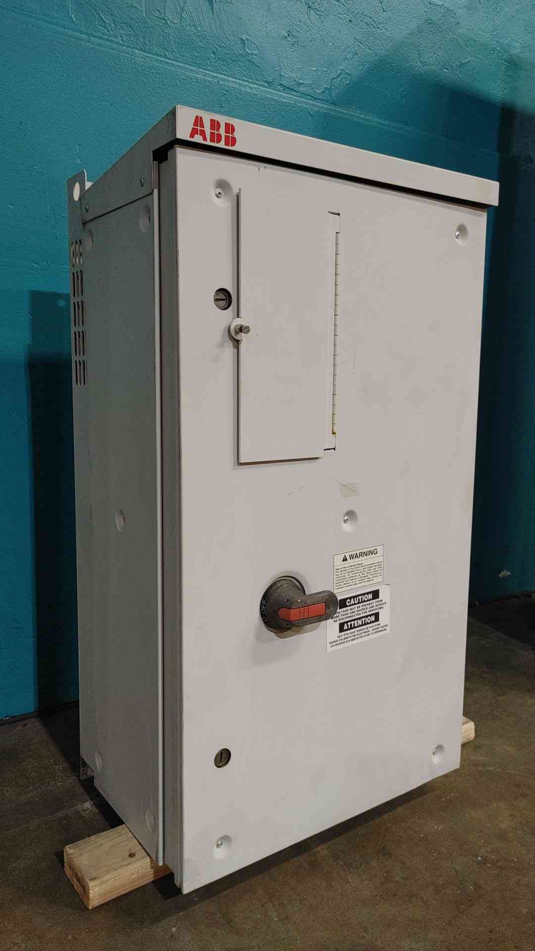 ABB ACH550-BCR-031A-4 20 HP VFD Drive 480V 31A Contactor Bypass NEMA 12 Enclosure