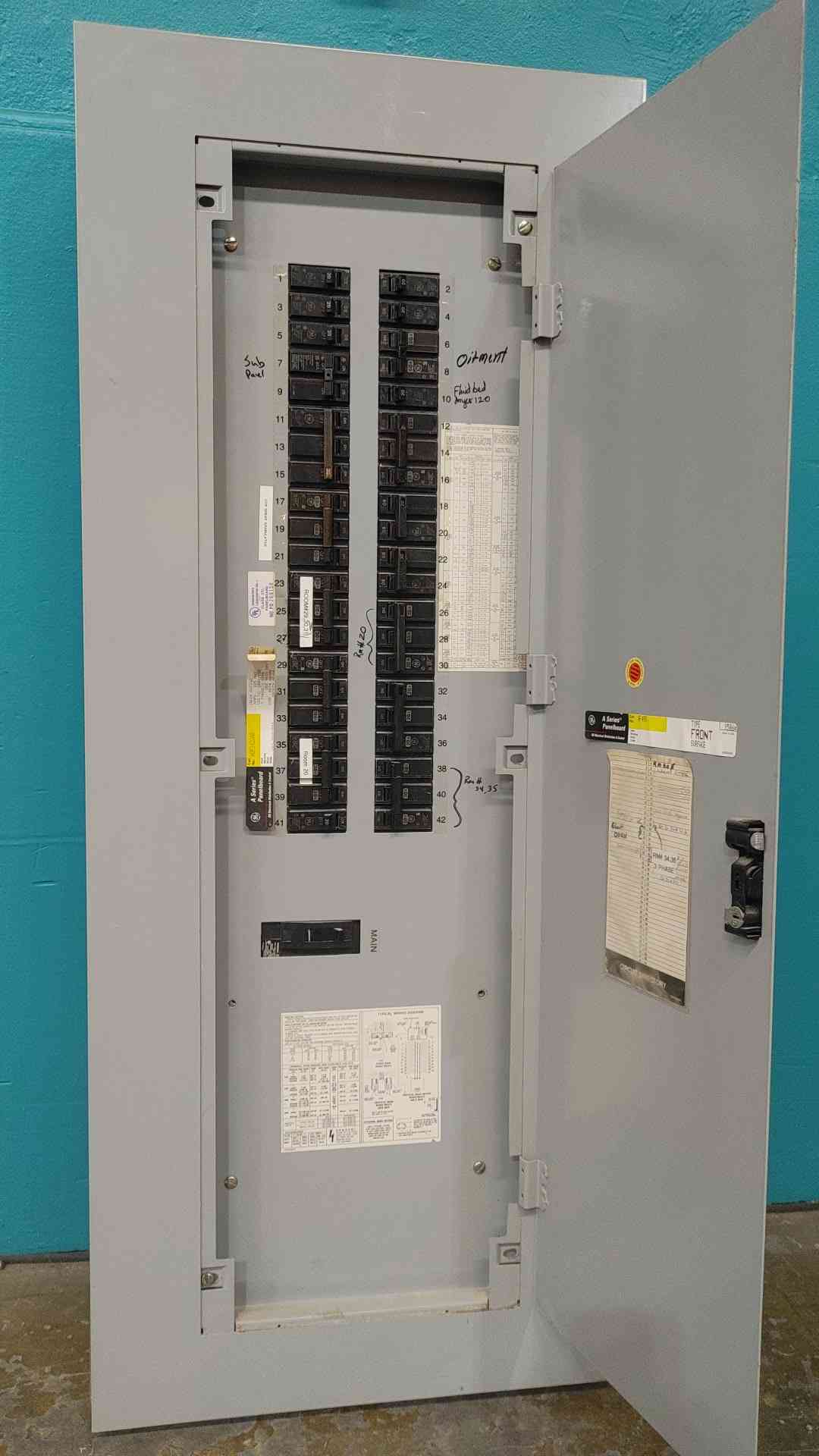 GE A-Series 225A Panelboard AQF3422AB 208Y 120V 42 Space Loaded Breakers 100A