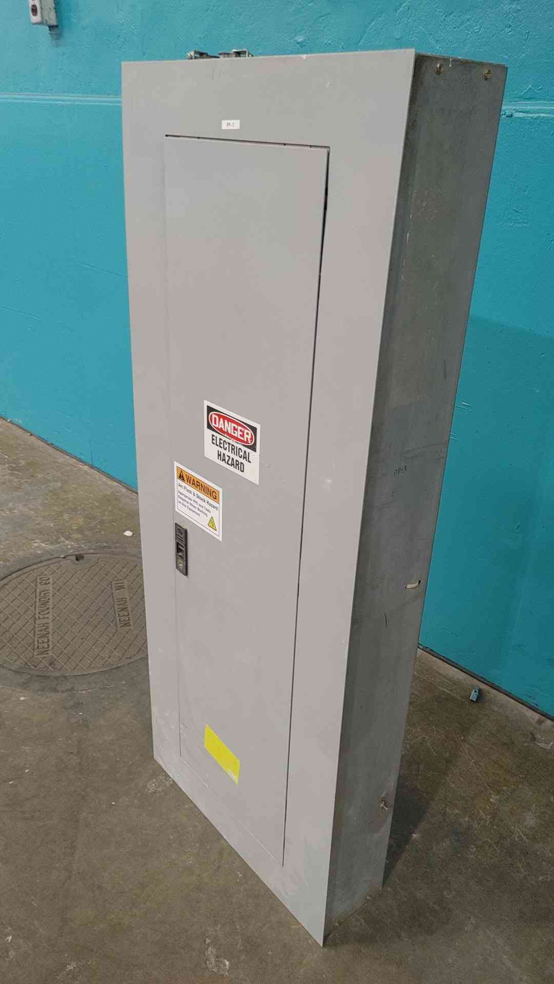 GE A Series Loaded 100A Panelboard W 14 3-Pole Breakers 100A 60A 30A 15A AF49S Cover