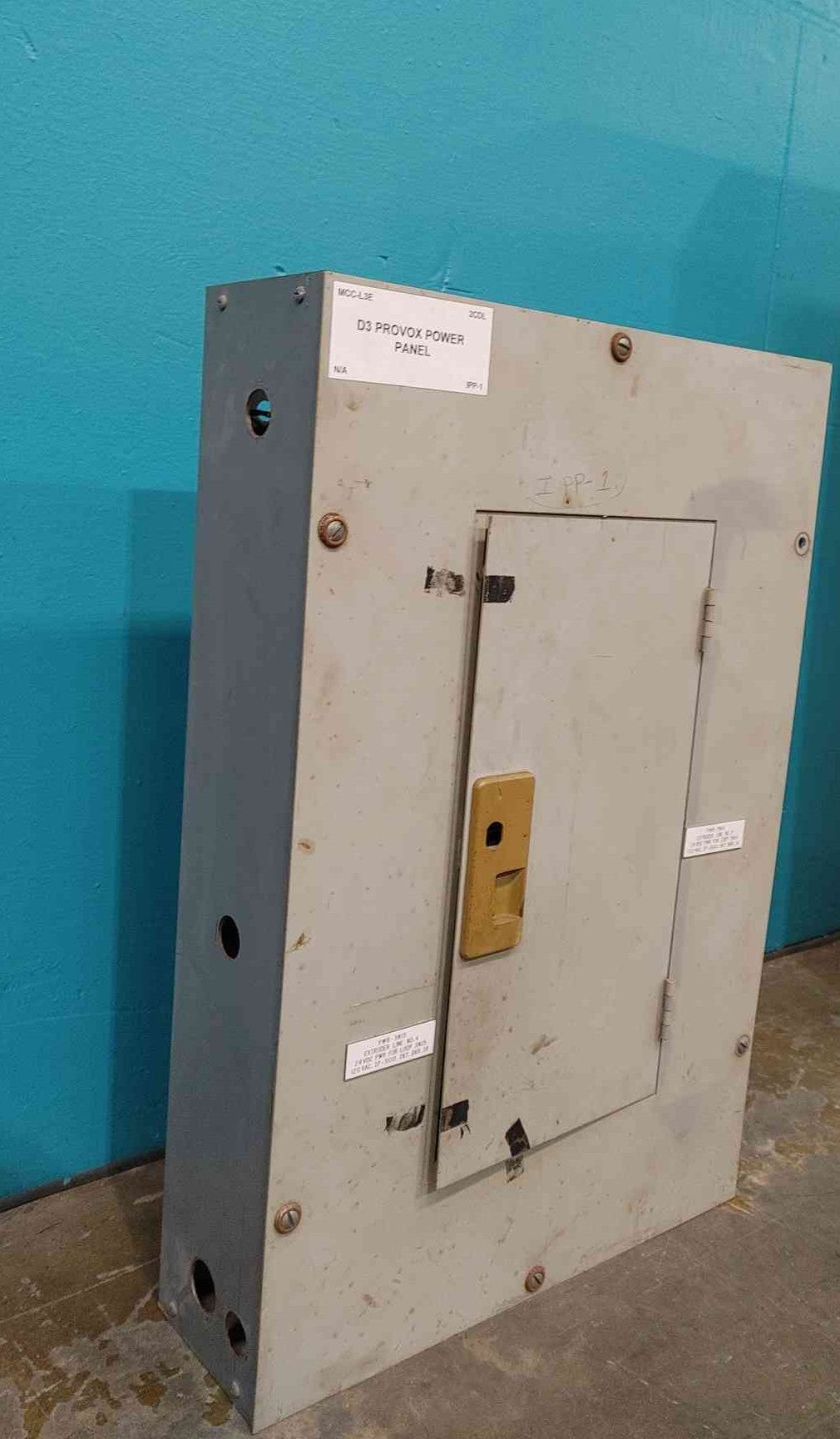 Westinghouse 100A 3PH Panelboard 208Y/120V Class-CTL YS2030 Loaded W Breakers