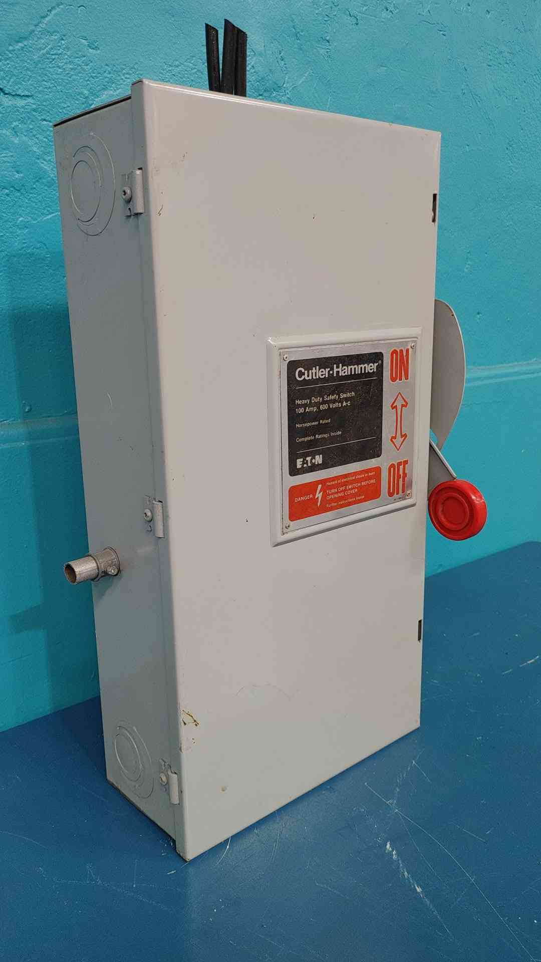 Cutler-Hammer Eaton DH363NGK 100A 600V 3P Fusible Safety Switch Disconnect Fused