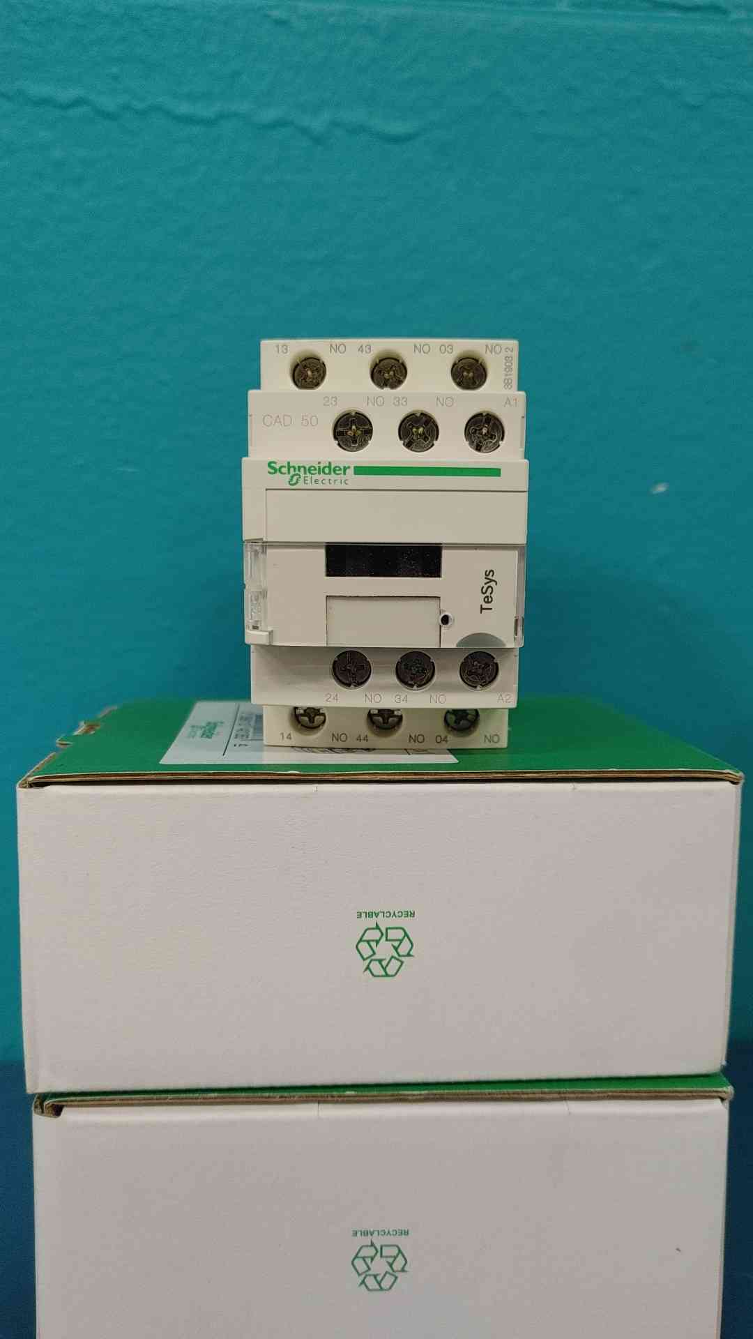 Schneider Electric CAD50G7 TeSys Control Relay 120V Coil 5NO 10A 5-Pole NIB CAD50