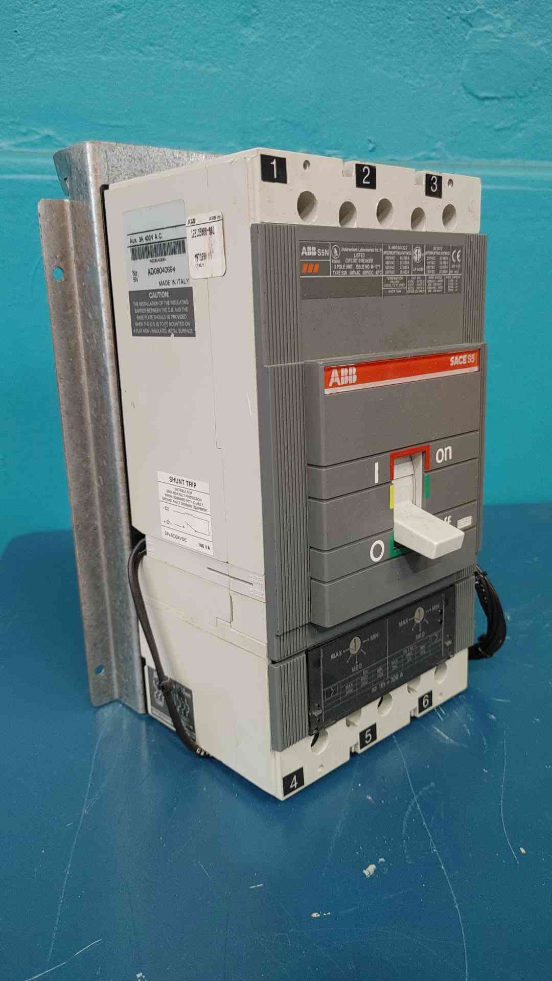 ABB SACE S5 S5N 300A 3 Pole 600V Molded Case Circuit Breaker 300 Amp 3P S5N300