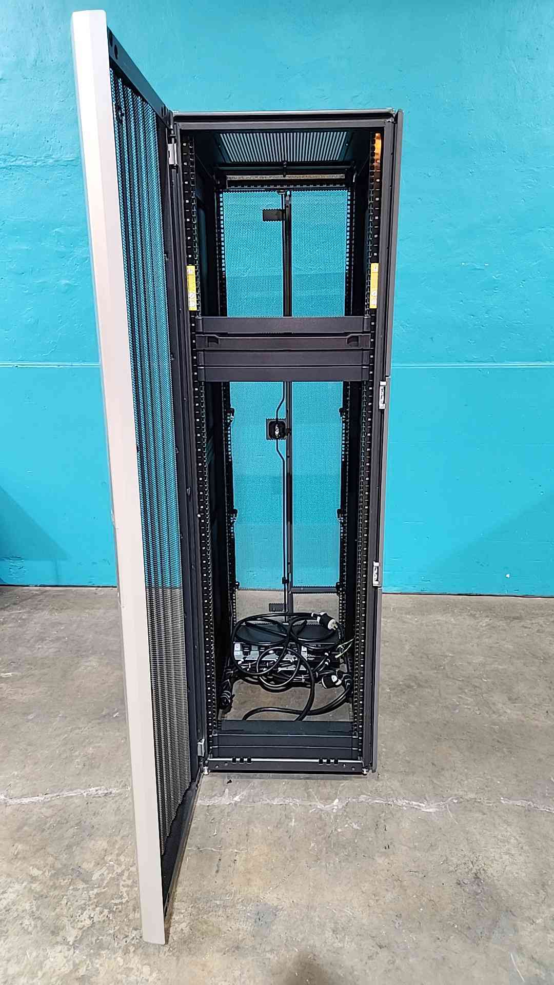 HP 10642G2 42U Server Rack Cabinet Enclosure 383573-001 Front & Rear Mesh Doors