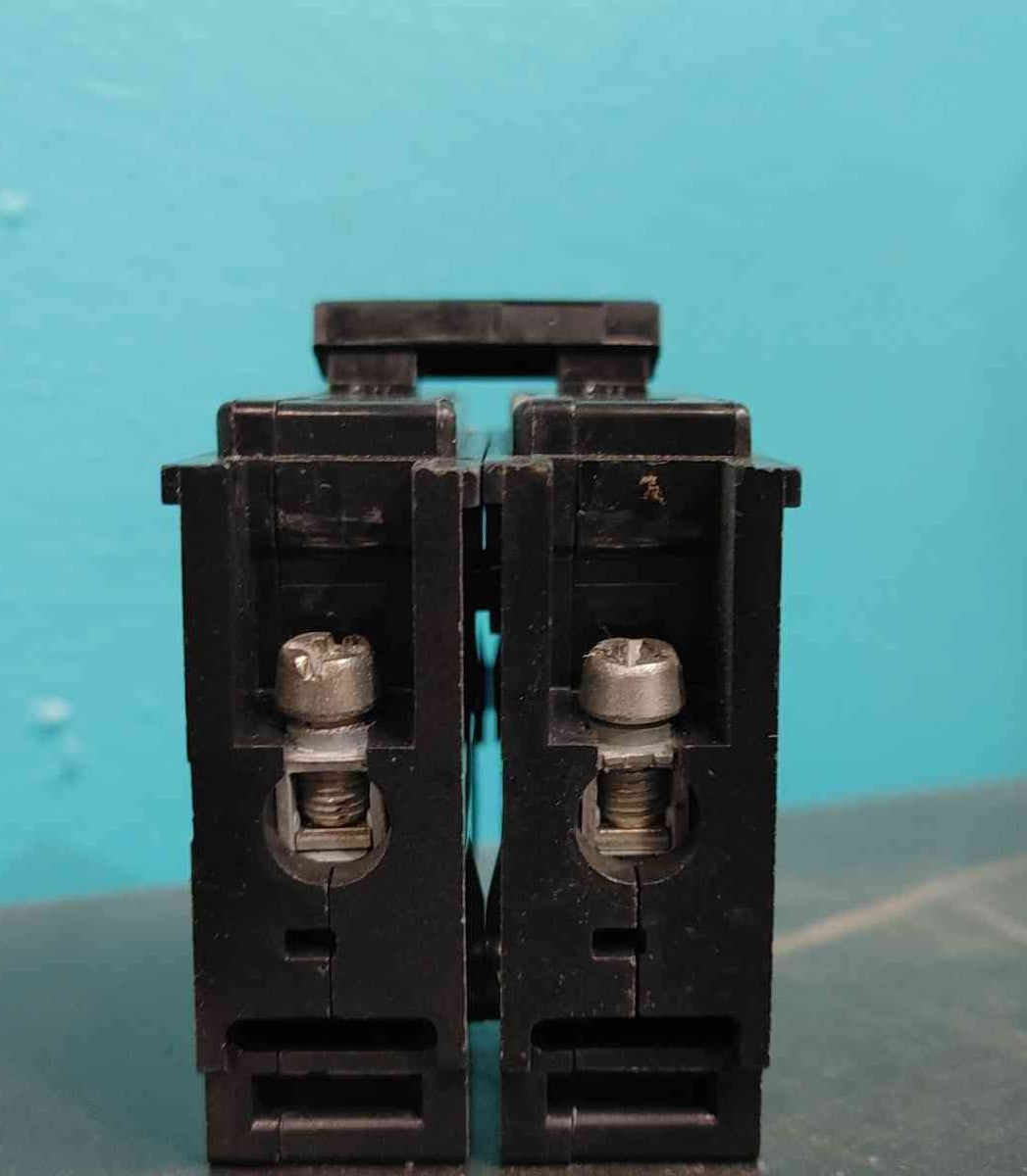 Cutler Hammer BA2020 20A 2 Pole Bolt-On Circuit Breaker 120/240V Type BA 20 Amp