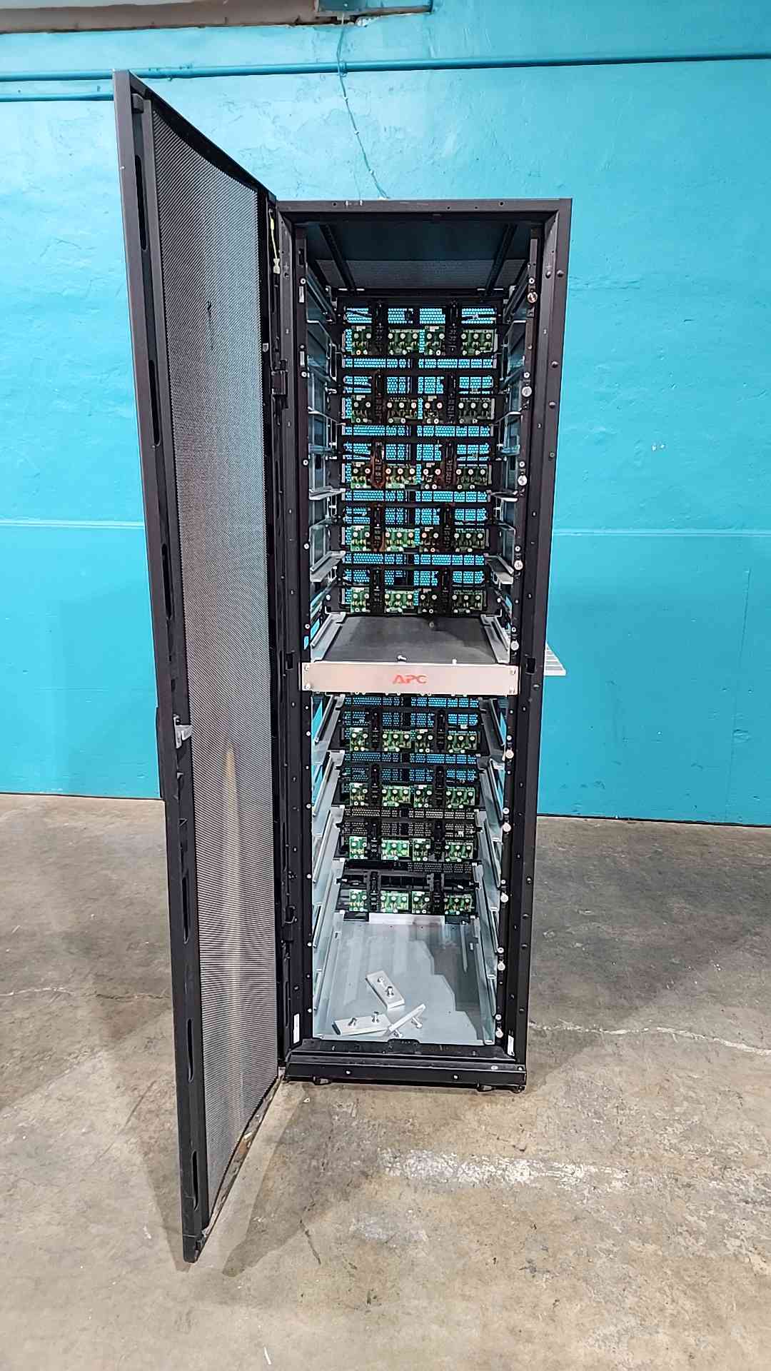 APC Symmetra PX 250kW Power Enclosure Frame SYPF250KD 42U UPS Cabinet Frame Only
