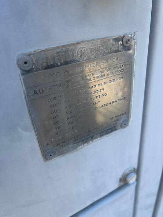 GE 1000 KVA Substation Transformer 13.8KV 13.8KV Load Interrupter AKD-8 Switchgear AKR Breaker