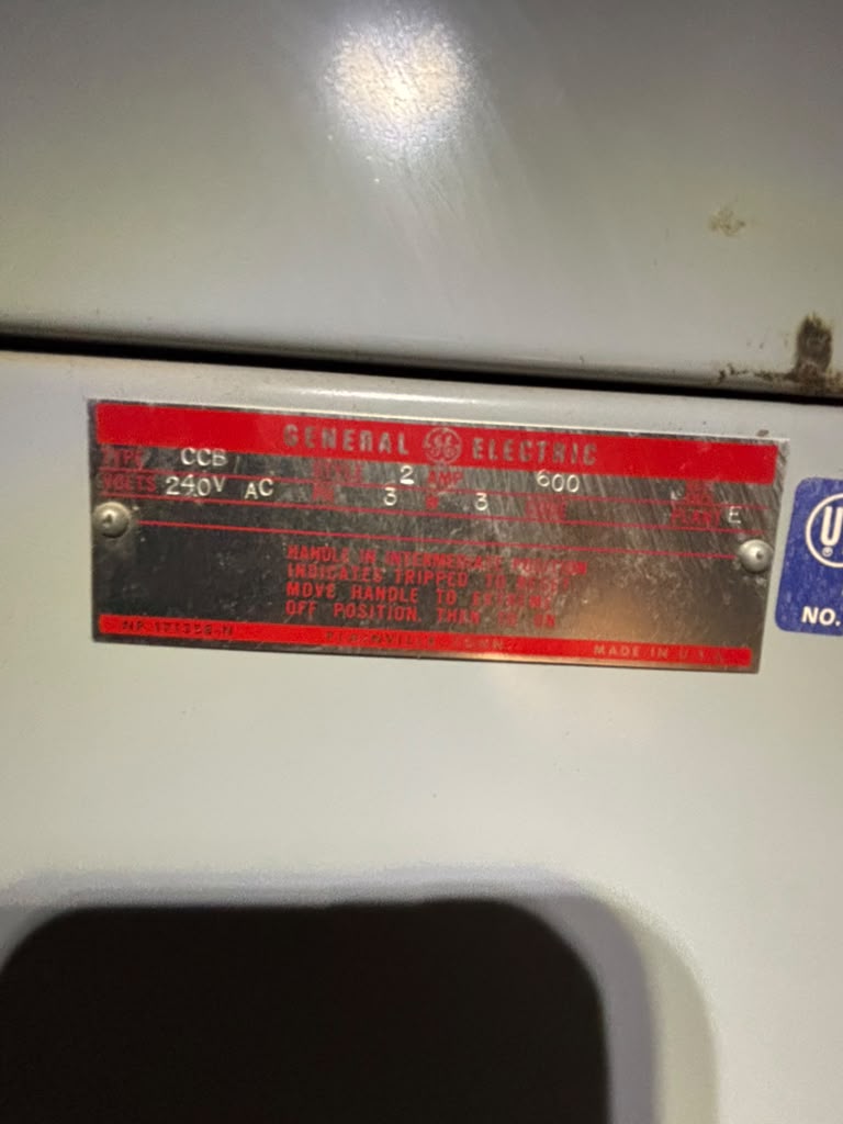 GE CCB 600A 240V Commercial Electrical Panelboard Enclosure Main Lug & Breakers