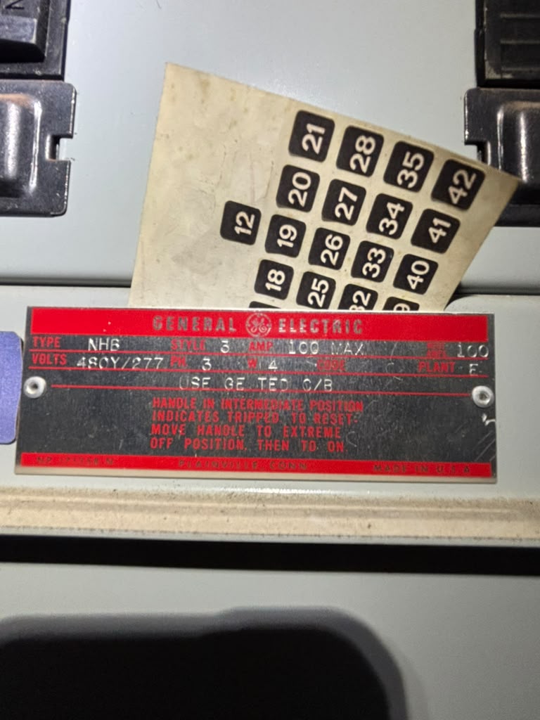 GE NHB 100A 480Y/277V 3PH 4W Commercial Panelboard Enclosure TED Breakers
