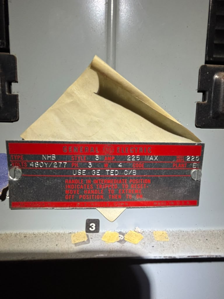 GE NHB 225A 480Y/277V 3PH 4W Commercial Panelboard Enclosure TED Breakers