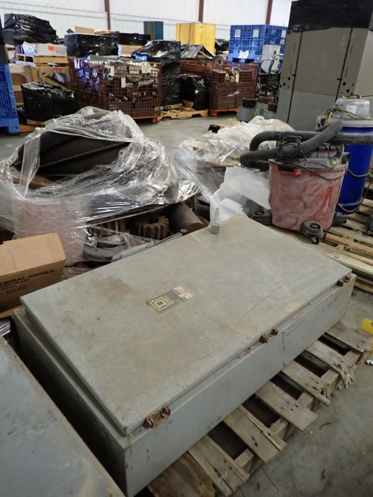 Square D 400A Heavy Duty Safety Switch and Enclosure HU365AWK 600V 3PH