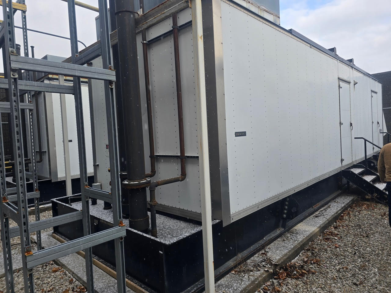 2MW 2000KW Detroit Diesel Generators Enclosed 7821/13200v 703Hrs