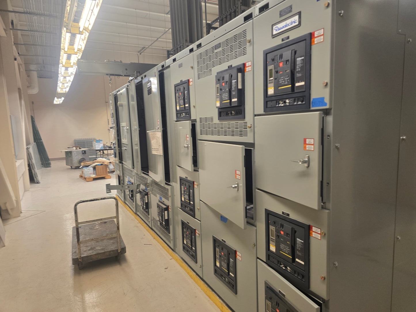 Russelectric 7 Section Switchgear 5000A 3PH 277/480 RE-200 11 Breakers