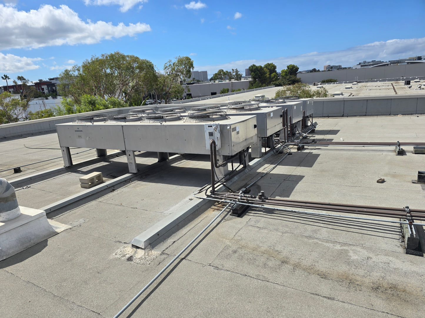 Liebert 4 Fan Condenser DCDF510-A 460v 3 Ph