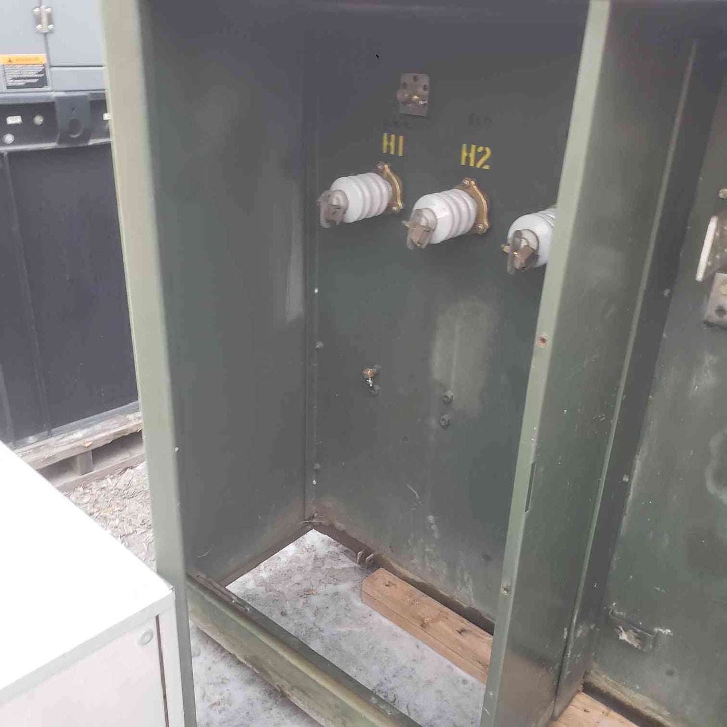 GE 1500KVA 4160V x 480/277v Class 0A Distribution Padmount Transformer (SKU: 111594)