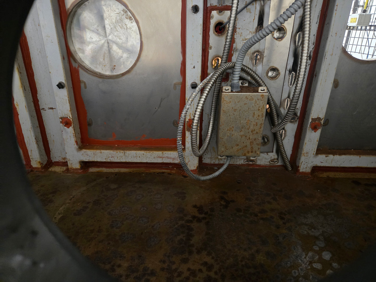 High-Containment Industrial Glovebox 8 Port & Controls
