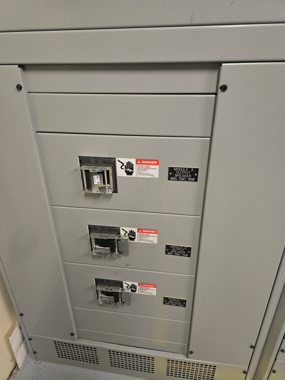 Siemens SB3 1600A 480V 3PH 4W UPS Paralleling Maintenance Bypass Switchboard (Sku:114420)