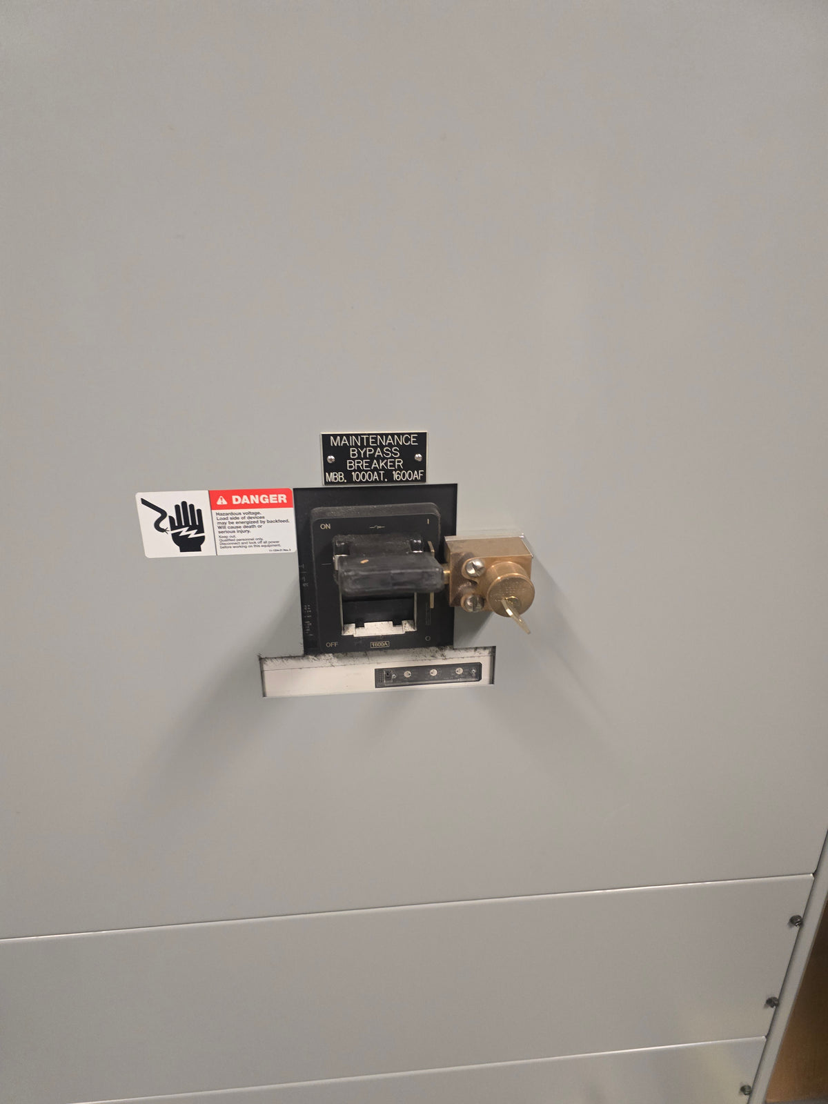 Siemens SB3 1600A 480V 3PH 4W UPS Paralleling Maintenance Bypass Switchboard (Sku:114420)