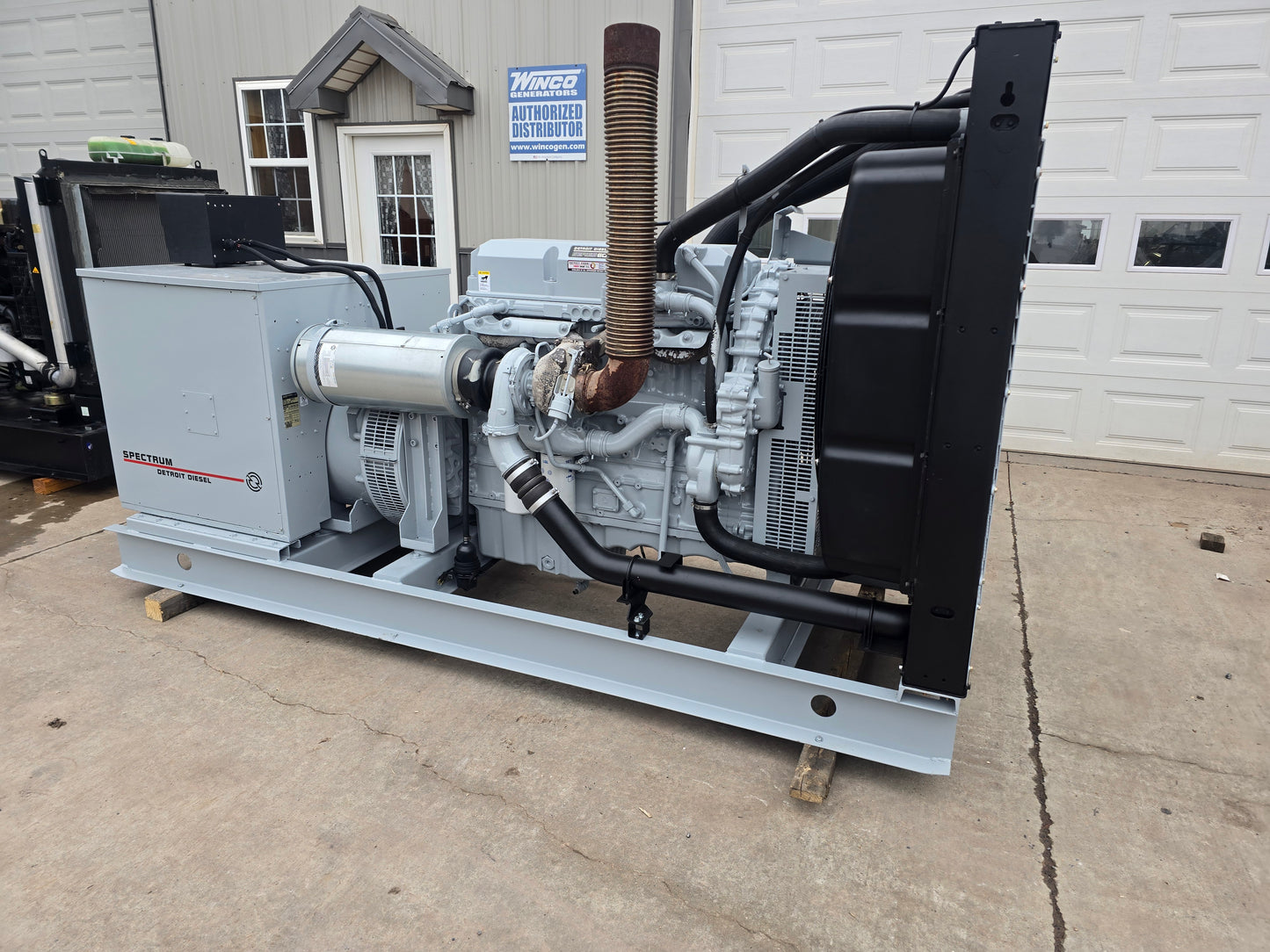 300KW Spectrum 60 Series Detroit Diesel Generator '02 732hrs TESTED