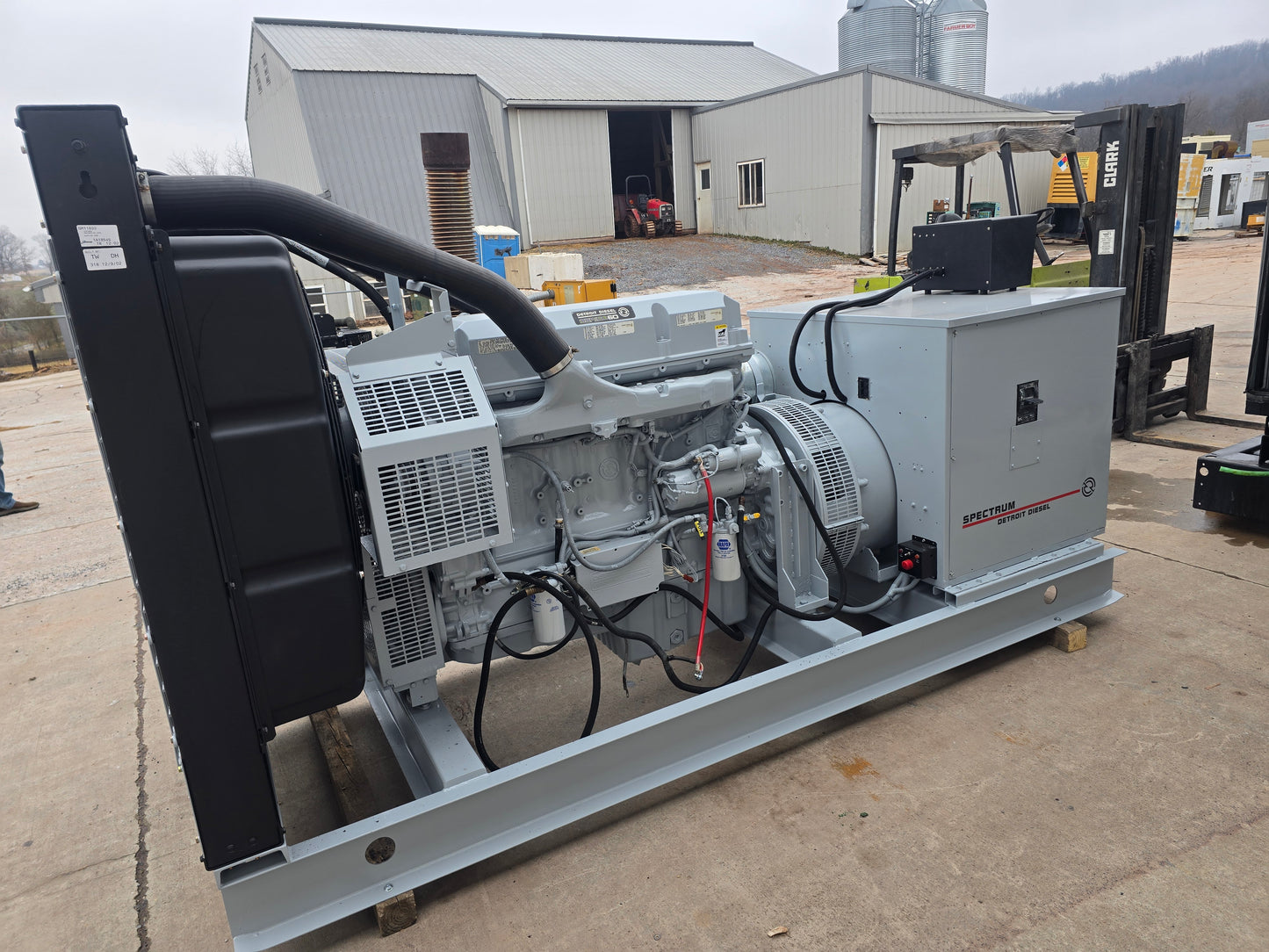 300KW Spectrum 60 Series Detroit Diesel Generator '02 732hrs TESTED