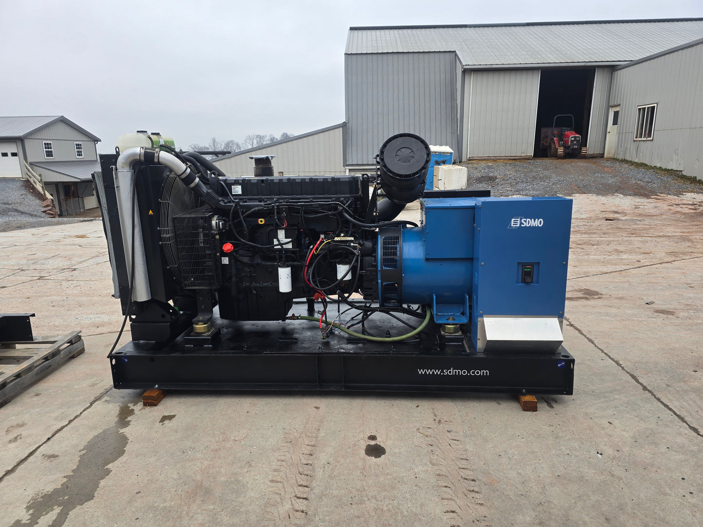 400KW SDMO 12.1L Volvo Diesel Generator w/ Tank '07 183hrs TESTED