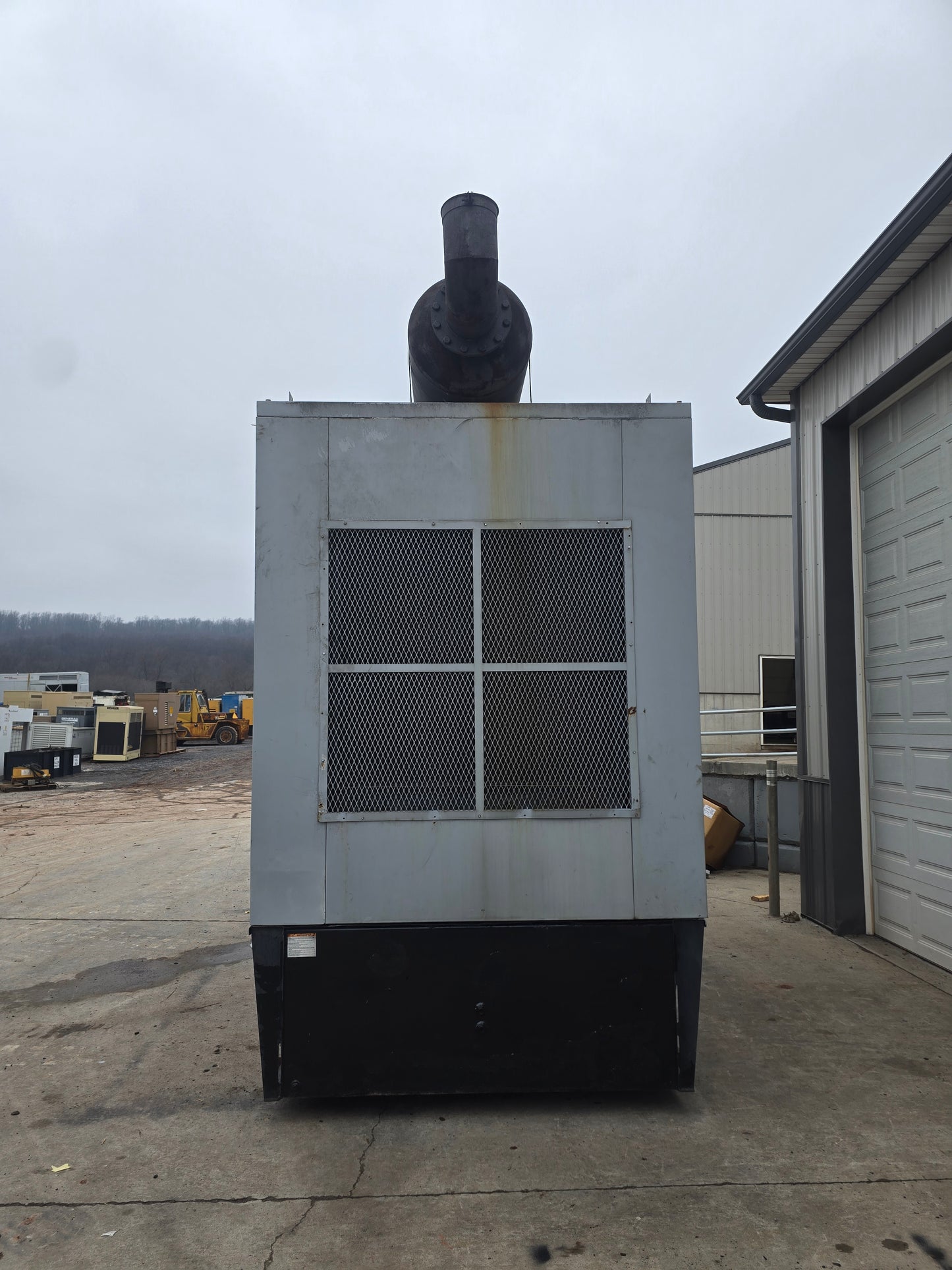 500KW Generac 22L V12 Daewoo Diesel Generator Enclosed w/ Tank '00 152hrs 1&3PH TESTED